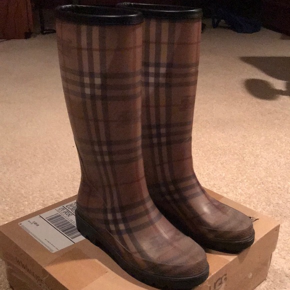 BURBERRY rain boots in excellent condition - Picture 7 of 17